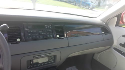 Lincoln Town Car Executive Series Adult Driven * Low Miles * Garaged * Pristine*, image 16