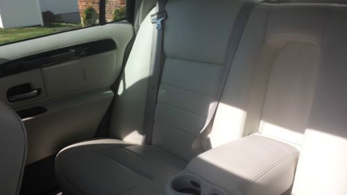 Lincoln Town Car Executive Series Adult Driven * Low Miles * Garaged * Pristine*, image 20