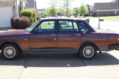 1993 volvo 240 base sedan 4-door 2.3l