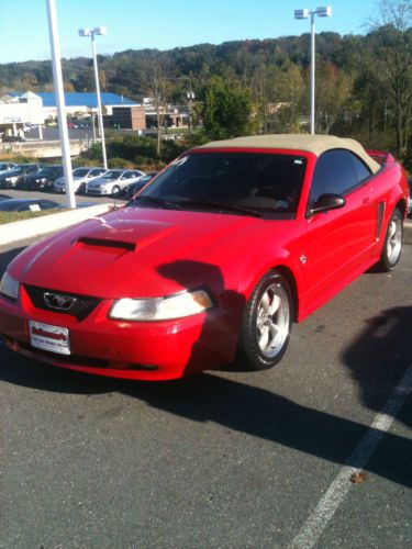 1999 ford mustang gt v8 convertible/red convertible/less than 60k miles/bargain