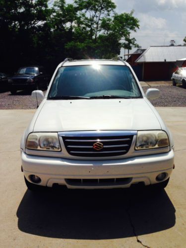 2001 Suzuki Grand Vitara Gold Edition, image 4