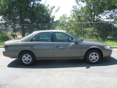 1998 toyota camry le sedan 4-door 2.2l