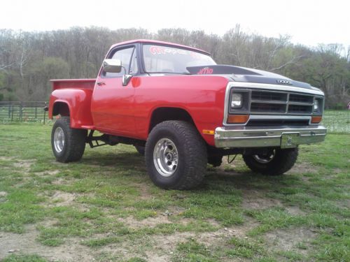 1981 dodge d100 4x4 sled truck fully built