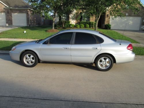 2005 ford taurus se sedan 4-door 3.0l