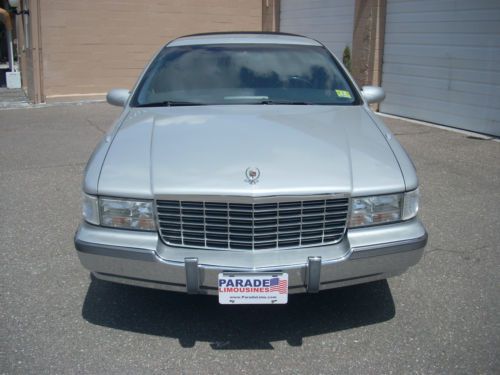 1996 cadillac fleetwood six passenger limousine