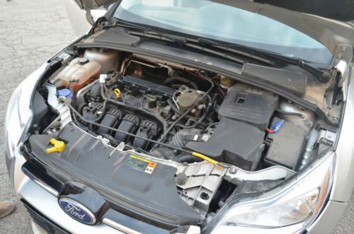 2012 Ford Focus SE SPORT 23K MILES FWD NO RESERVE SALVAGE REBUILDABLE, image 18