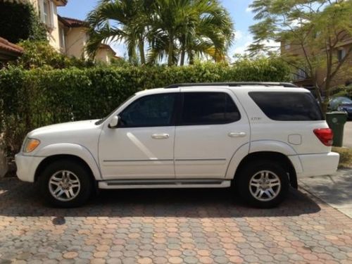 2006 Toyota Sequoia SR5 w/ Sport Package, Low Miles, image 2