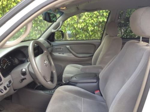 2006 Toyota Sequoia SR5 w/ Sport Package, Low Miles, image 4
