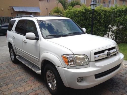 2006 Toyota Sequoia SR5 w/ Sport Package, Low Miles, image 11