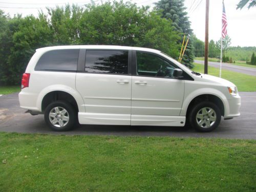 2012 handicap dodge caravan