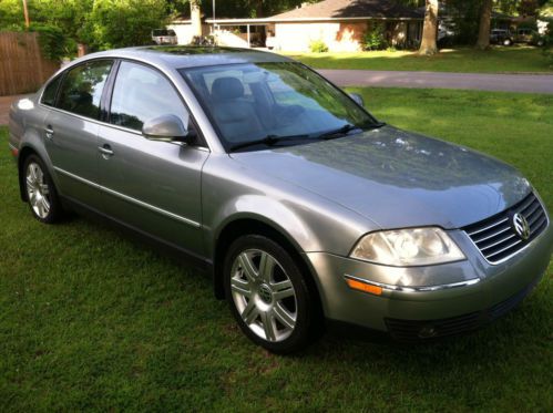 2005 volkswagen passat gls like new, low miles!!