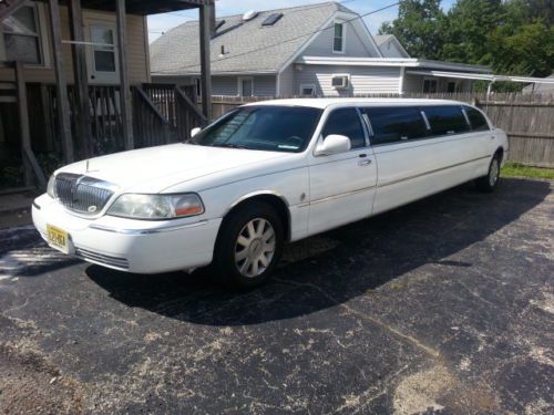 2005 town car limousine. new engine!! new rear!!