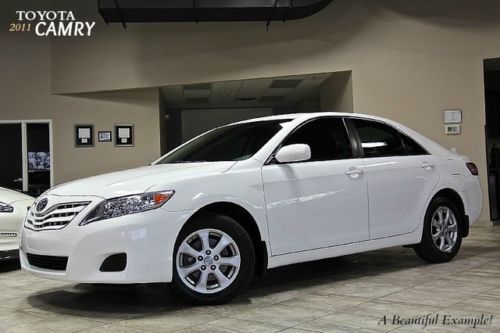 2011 toyoyta camry le sedan low miles! excellent condition super white automatic