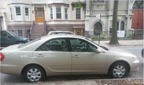 2004 Toyota LE, image 2