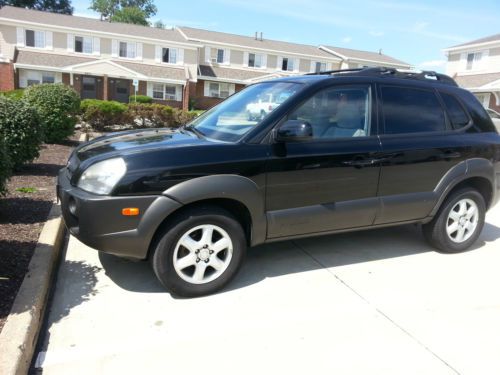 2005 hyundai tuscon black auto 4wd v6 4s great condition