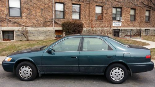 1997 Toyota Camry LE Sedan 4-Door 2.2L, image 2