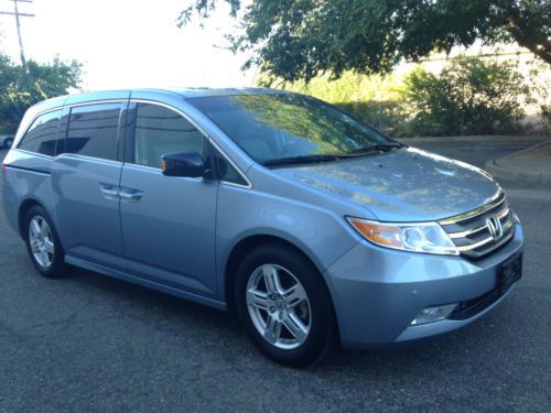 2012 honda odyssey touring only 16k miles navi leather fully loaded!!