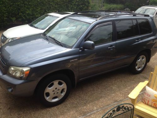 2004 toyota highlander base sport utility 4-door 3.3l