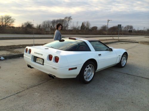 Corvette zr1, white over red, all records and books, upgrades, perfect!