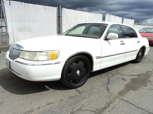 2001 lincoln town car, no reserve