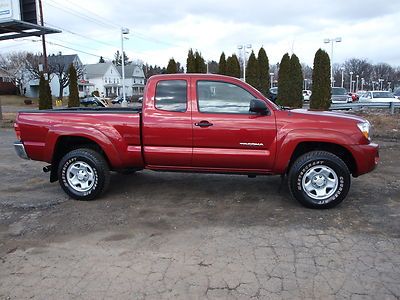2005 red access cab 4x4 manual sr5  one owner tow hitch power options mud gaurds