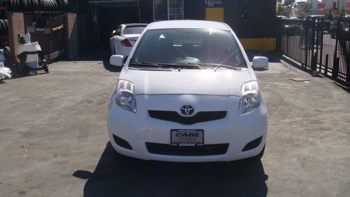 2009 toyota yaris base hatchback 2-door 1.5l