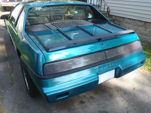 1984 pontiac fiero se coupe 2-door 2.5l