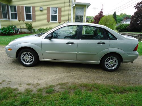 2000 ford focus zts sedan 4-door 2.0l