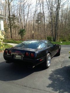 Great looking triple diamond '93 'vette. black. 88,000 miles. head turner.