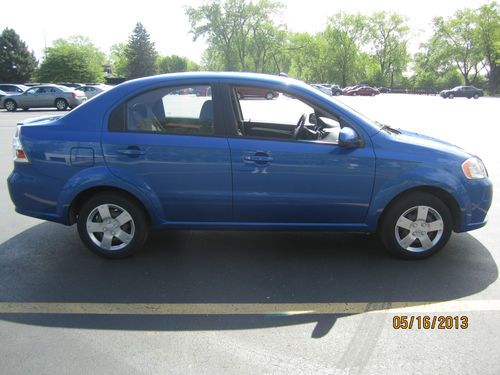 2010 chevrolet aveo 1ls 4-door w/ only 15,000 miles