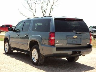 2008 Chevy Suburban Z71 4x4, NAV, BOSE, Sunroof, DVD, Rear Buckets, Leather, image 3