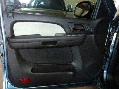 2008 Chevy Suburban Z71 4x4, NAV, BOSE, Sunroof, DVD, Rear Buckets, Leather, image 12