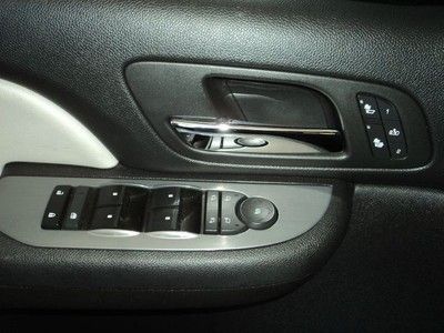 2008 Chevy Suburban Z71 4x4, NAV, BOSE, Sunroof, DVD, Rear Buckets, Leather, image 13