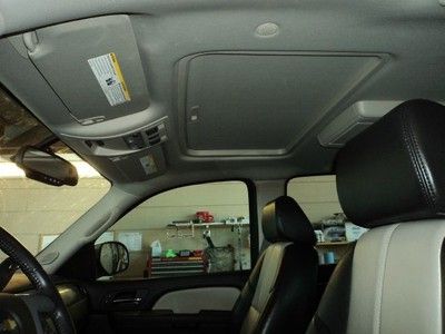 2008 Chevy Suburban Z71 4x4, NAV, BOSE, Sunroof, DVD, Rear Buckets, Leather, image 18