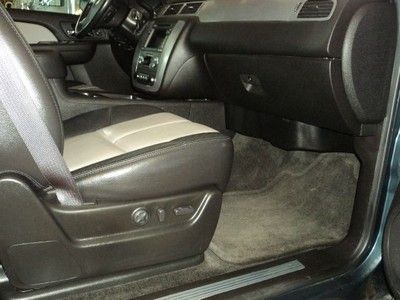 2008 Chevy Suburban Z71 4x4, NAV, BOSE, Sunroof, DVD, Rear Buckets, Leather, image 24
