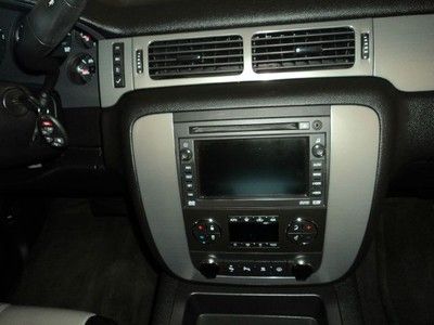 2008 Chevy Suburban Z71 4x4, NAV, BOSE, Sunroof, DVD, Rear Buckets, Leather, image 29