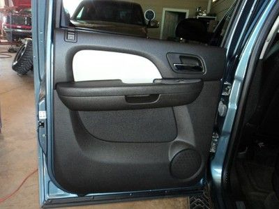 2008 Chevy Suburban Z71 4x4, NAV, BOSE, Sunroof, DVD, Rear Buckets, Leather, image 31