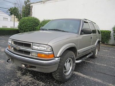 01 02 chevy blazer 4door ls 4x4 , loaded , leather , sunroof ,looks &amp; runs great