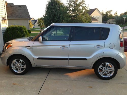 2011 kia soul plus hatchback 4-door 2.0l