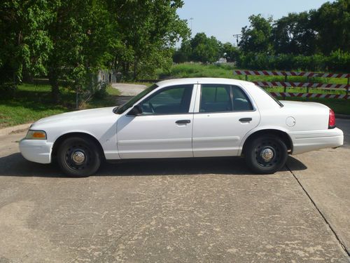 2004 crown vic p71 police interceptor 68k miles cruise control/ power seat