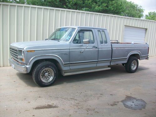F-150 extended cab, great condition, v/8, automatic, air, cd player