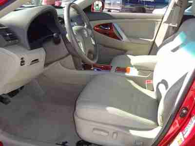 XLE V6 3.5L Child Protection Rear Door Locks Driver-Side Knee Airbag, image 3