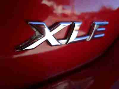 XLE V6 3.5L Child Protection Rear Door Locks Driver-Side Knee Airbag, image 8