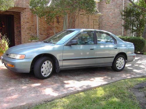 1996 honda accord lx sedan 4-door 2.2l