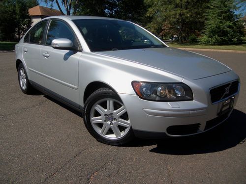 2007 volvo s40 2.4i 46k miles black leather sunroof one owner no accidents!!