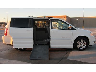 2008 dodge grand caravan sxt handicap accessible wheel chair lift van