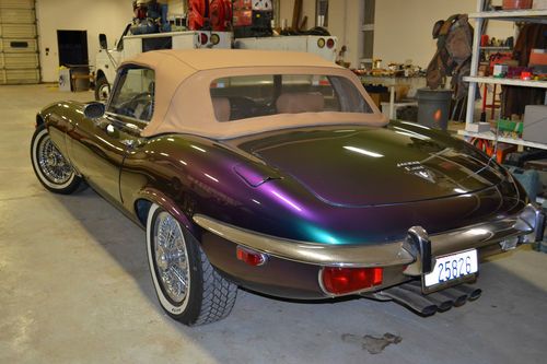 Beautiful 1973 jaguar e-type convertible v-12 4 speed custom paint wire wheels