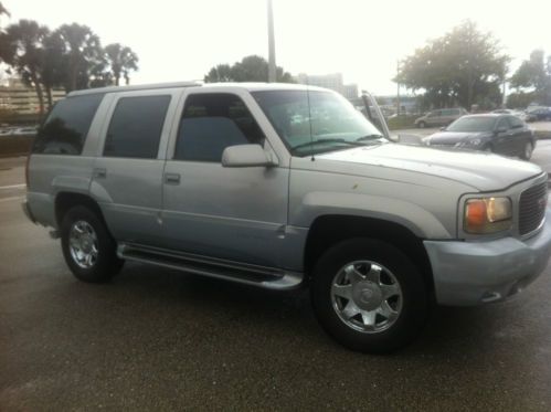 2000 GMC Yukon Denali SUV 4-Door 5.7L Leather seats Rear Entertainment System, image 9