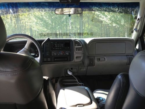 2000 GMC Yukon Denali SUV 4-Door 5.7L Leather seats Rear Entertainment System, image 17