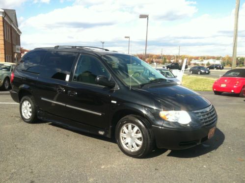 2006 chrysler town &amp; country handicap van